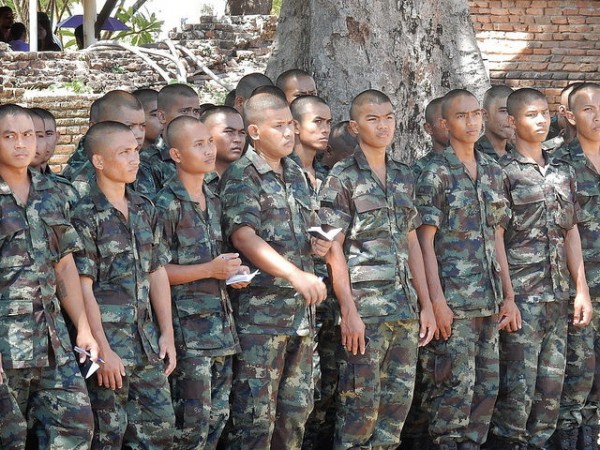 タイの若い兵士達