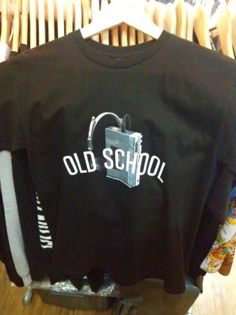 オールドスクールのTシャツ
