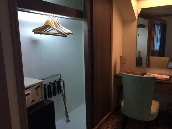 バイヨークスカイホテルの部屋。クローゼット。