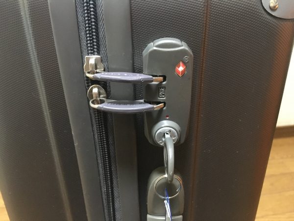 スーツケース　TSAロック