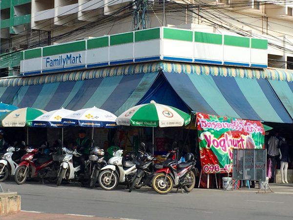 アユタヤホテル付近のファミリーマート