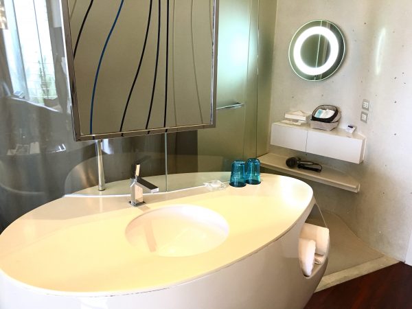 バラクーダ パタヤ Mギャラリー バイ ソフィテル (BARAQUDA PATTAYA ? MGALLERY BY SOFITEL)の洗面台