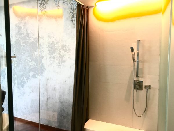 バラクーダ パタヤ Mギャラリー バイ ソフィテル (BARAQUDA PATTAYA ? MGALLERY BY SOFITEL)のシャワールーム