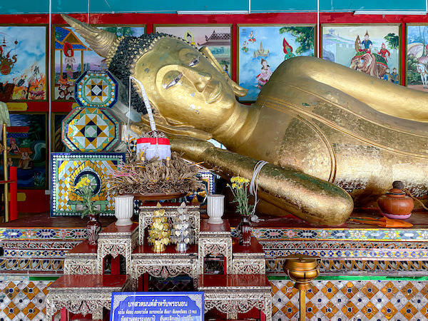 ワットムーングンコーン（Wat Muen Ngen Kong）の涅槃仏２