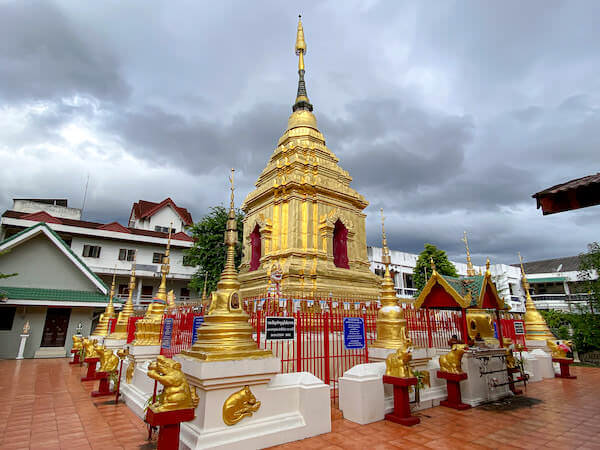 ワットムーングンコーン（Wat Muen Ngen Kong）の仏塔