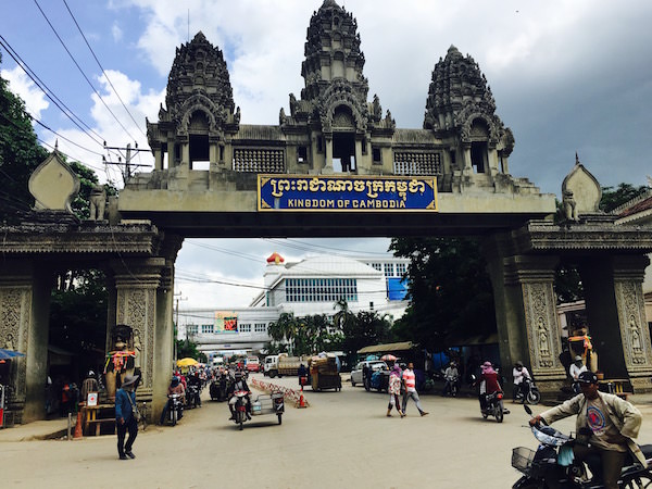 カンボジア入国の国境