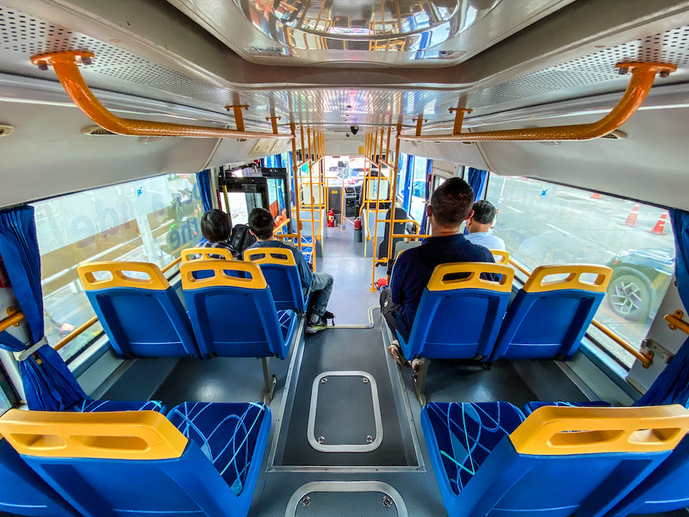 チェンマイのシティバス車内