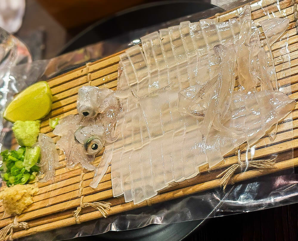 パタヤの日本式居酒屋「焼肉 獏」で注文したイカ刺し