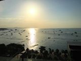 ヒルトン パタヤ (Hilton Pattaya)のインフィニティプールから見えるパタヤビーチと夕日