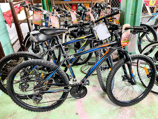 バーンガジャオのレンタル自転車屋にあるマウンテンバイク