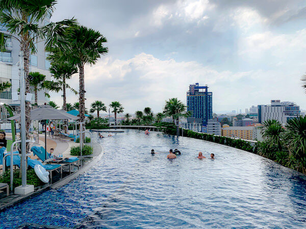 グランデ センター ポイント パタヤ（Grande Centre Point Pattaya）のプール１