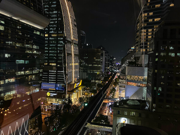 ローズウッド バンコク（Rosewood Bangkok）の客室から見える夜景