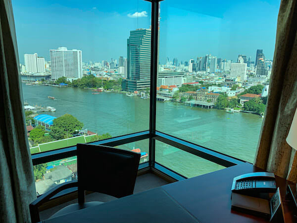 ザ ペニンシュラ バンコク（The Peninsula Bangkok）の客室から見えるチャオプラヤー川