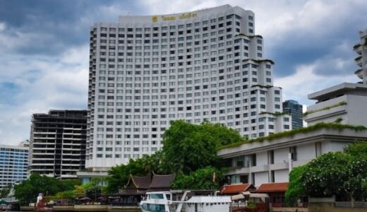 チャオプラヤー川から見たシャングリラ ホテル バンコク (Shangri-La Hotel, Bangkok)の外観