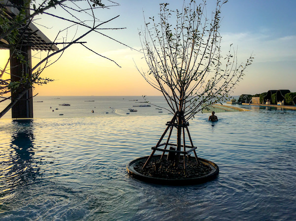 ヒルトン パタヤ (Hilton Pattaya)のインフィニティプール３