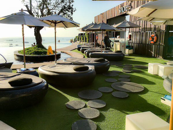 ヒルトン パタヤ (Hilton Pattaya)のプールサイド