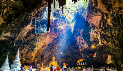 カオルアン洞窟の神秘的な光と仏像。バンコクからの日帰りでの行き方・帰り方についても詳しく解説。