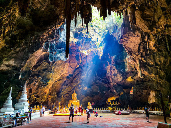 カオルアン洞窟の神秘！仏像と光の絶景。バンコクから日帰りで行く方法