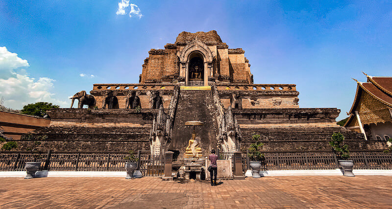 ワット チェディ ルアン（Wat Chedi Luang）の仏塔