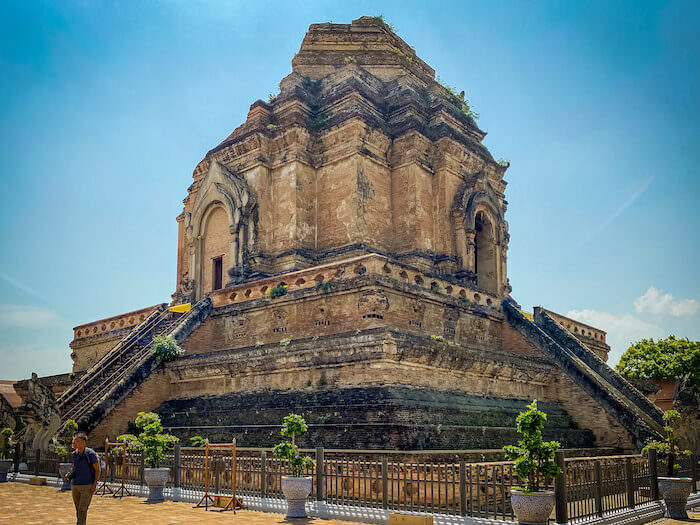 ワット チェディ ルアン（Wat Chedi Luang）の仏塔２