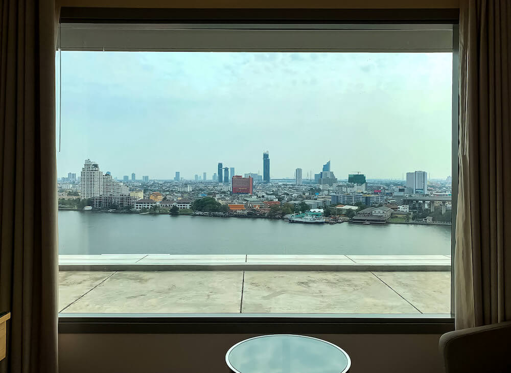 アヴァニ リバーサイド バンコク ホテル（Avani Riverside Bangkok Hotel）の客室から見えるチャオプラヤー川