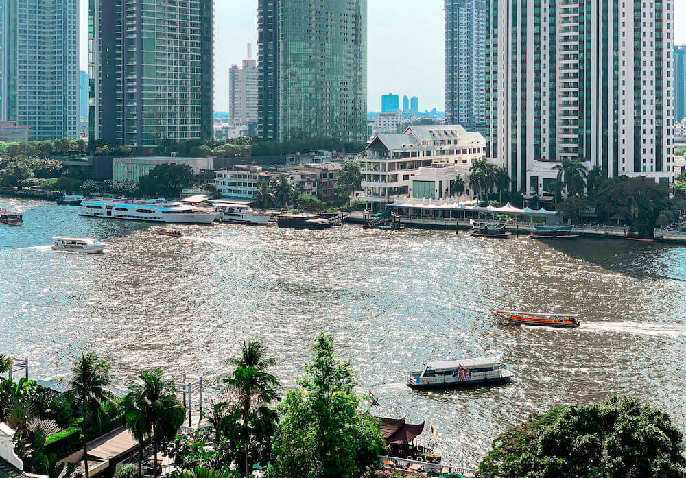 マンダリン オリエンタル バンコク（Mandarin Oriental Bangkok）のバルコニーから見えるチャオプラヤー川
