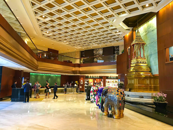 ロイヤル オーキッド シェラトン ホテル アンド タワーズ（Royal Orchid Sheraton Hotel and Towers）のエントランスロビー