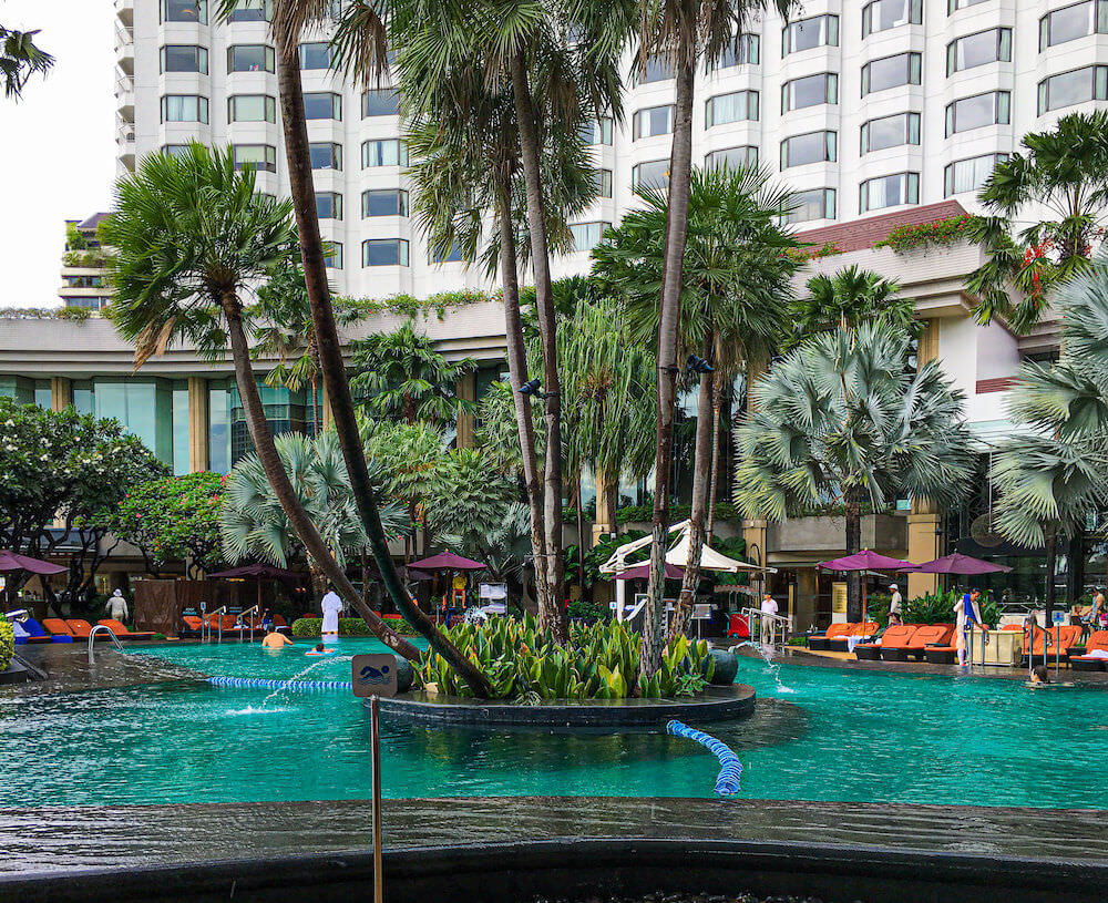 シャングリラ ホテル バンコク（Shangri-La Hotel, Bangkok）のプール１