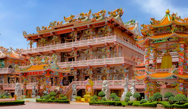 バンセンの中華寺院（Wihan Thep Sathit Phra Ki Ti Chaloem）の外観