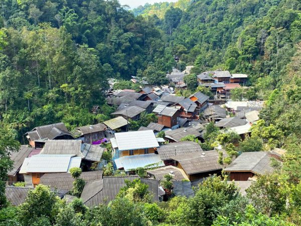 チョムノック チョンマイから見渡せるメーカンポン村の集落