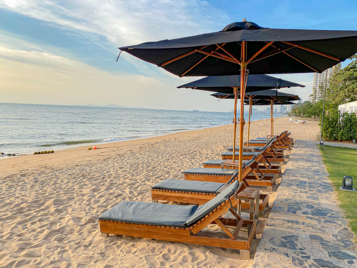 アナアナン リゾート アンド ヴィラズ パタヤ（Ana Anan Resort and Villas Pattaya）のプライベートビーチ１