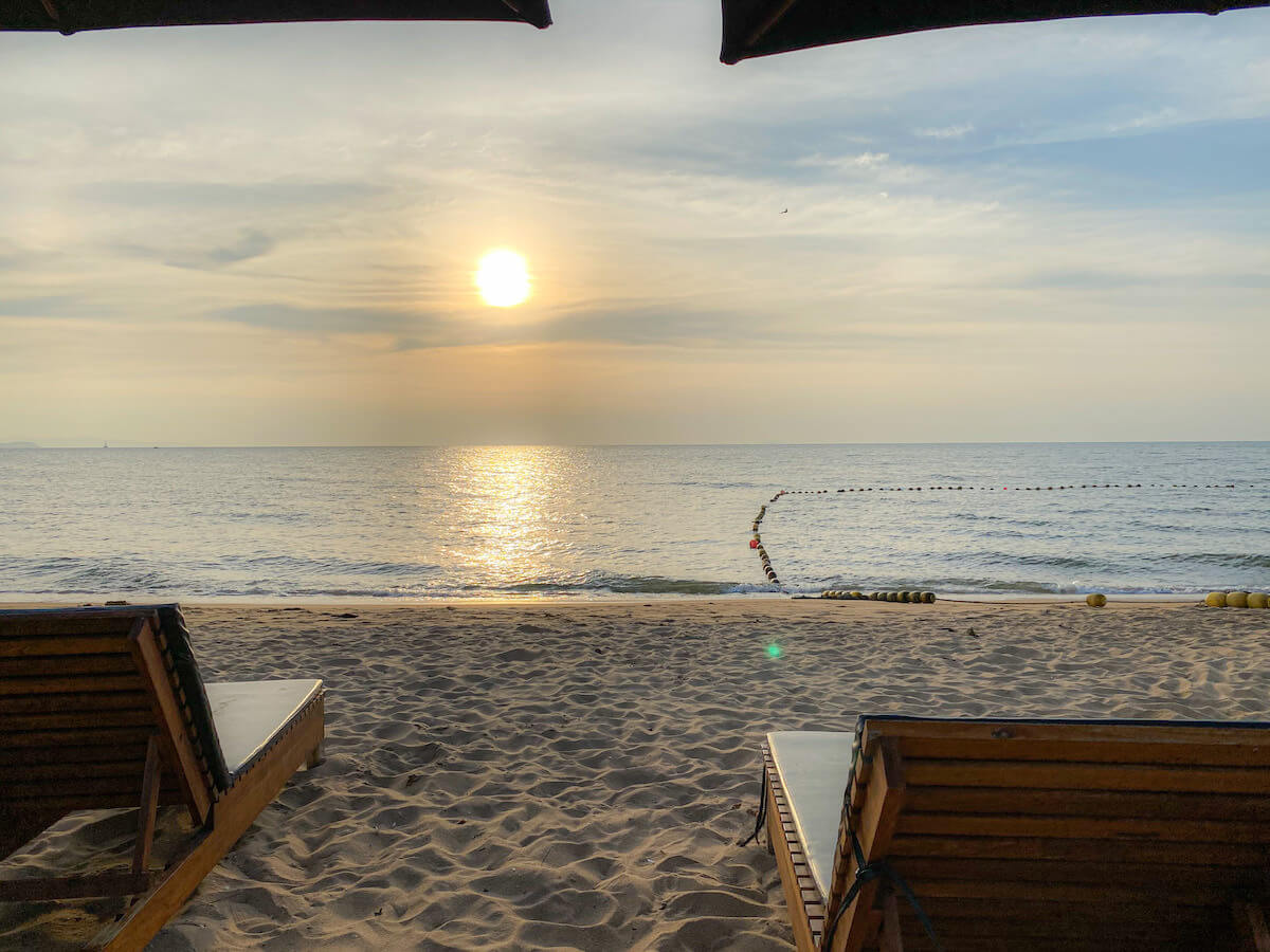 アナアナン リゾート アンド ヴィラズ パタヤ（Ana Anan Resort and Villas Pattaya）のプライベートビーチ２