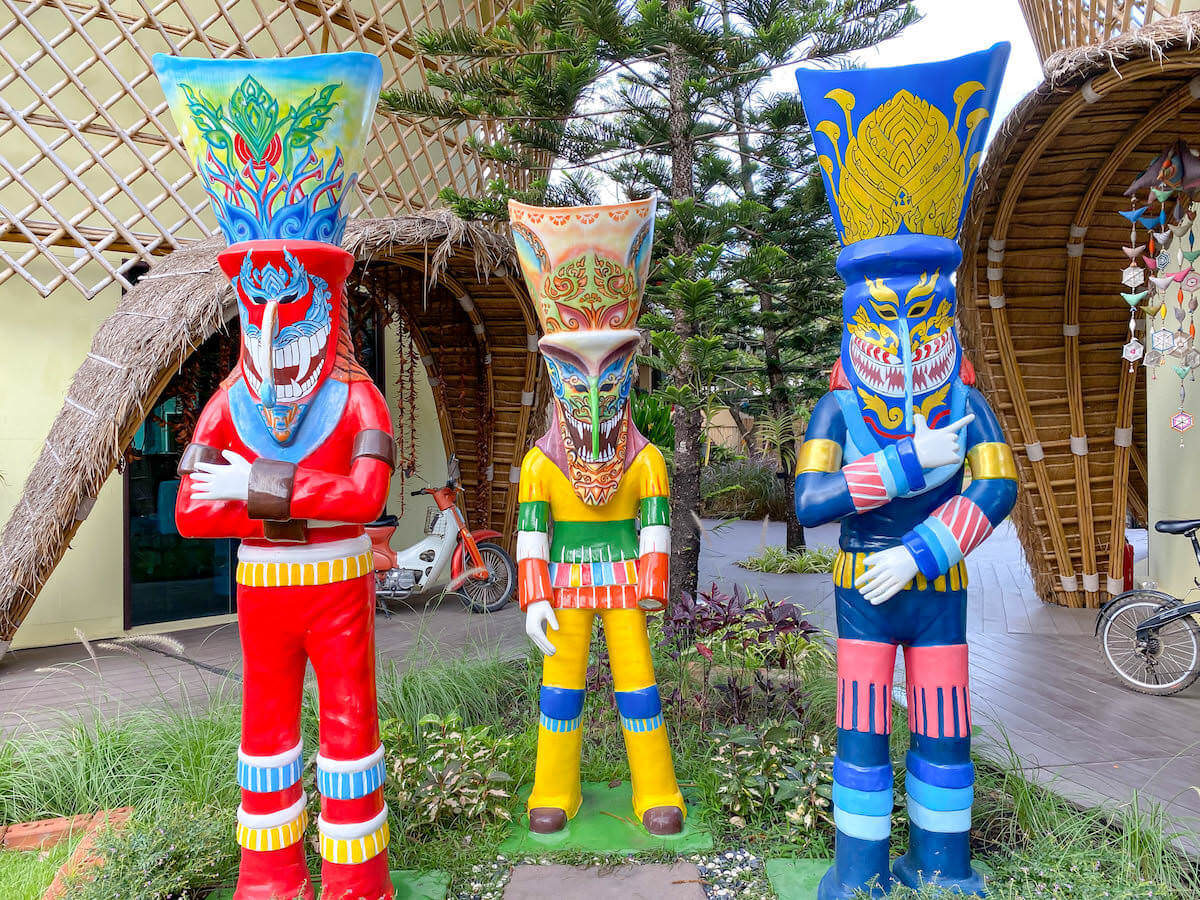 イサーン イサン ブティック リゾート バイ アンダキュラ（Isaan-Isan Boutique Resort by Andacura）にあるピーターコーン祭りの像