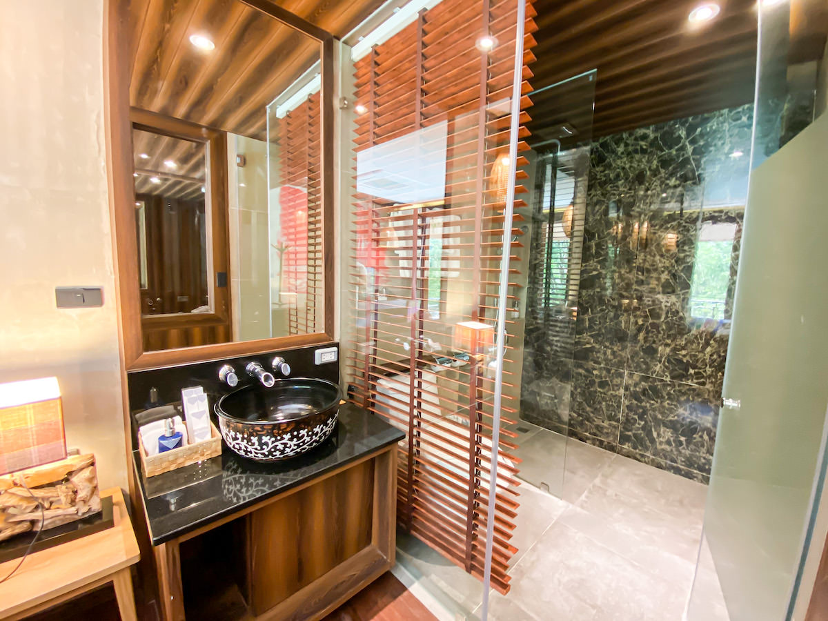 イサーン イサン ブティック リゾート バイ アンダキュラ（Isaan-Isan Boutique Resort by Andacura）客室の洗面台１