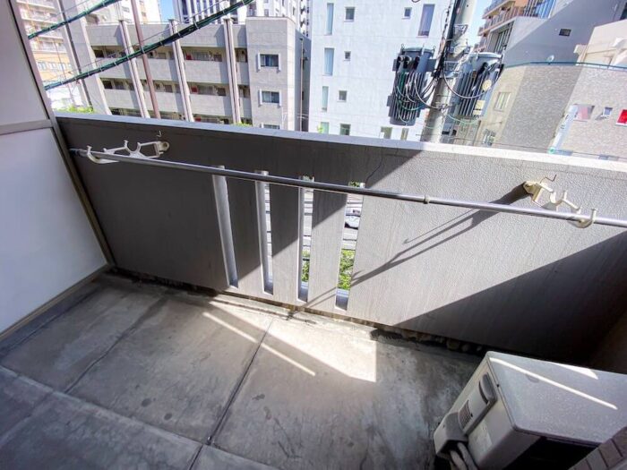 1ルームマンションタイプ個室寮のバルコニー