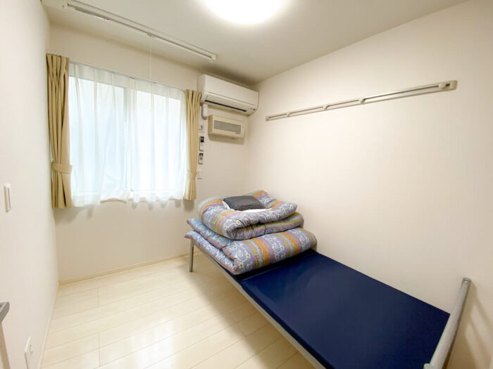 一部共用タイプ個室寮の寝室