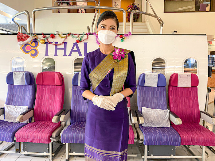 タイ航空ケータリングの女性スタッフ