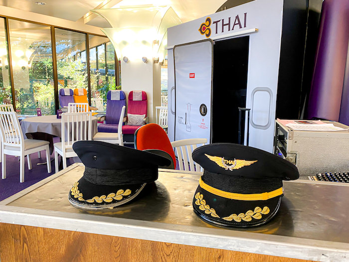 タイ航空カフェにある記念撮影用のパイロット帽子