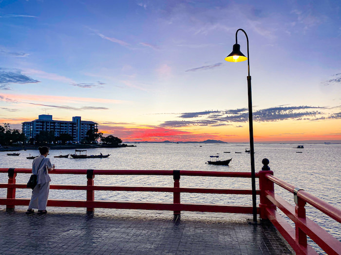 ユウレジデンス・シラチャー（Yuu Residence Sriracha）の桟橋から見るサンセット