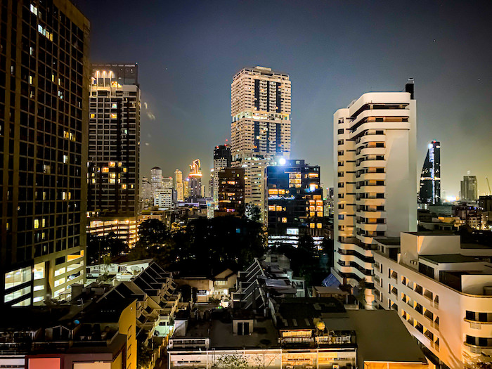 ダブルツリー バイ ヒルトン スクンビット バンコク（DoubleTree by Hilton Sukhumvit Bangkok）の客室から見える夜景