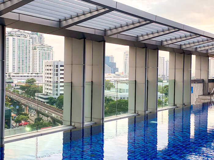 バンコク マリオット ホテル スクンビット（Bangkok Marriott Hotel Sukhumvit）のプールから見える景色