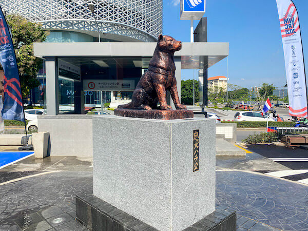 ニマンヘミン通りの忠犬ハチ公像