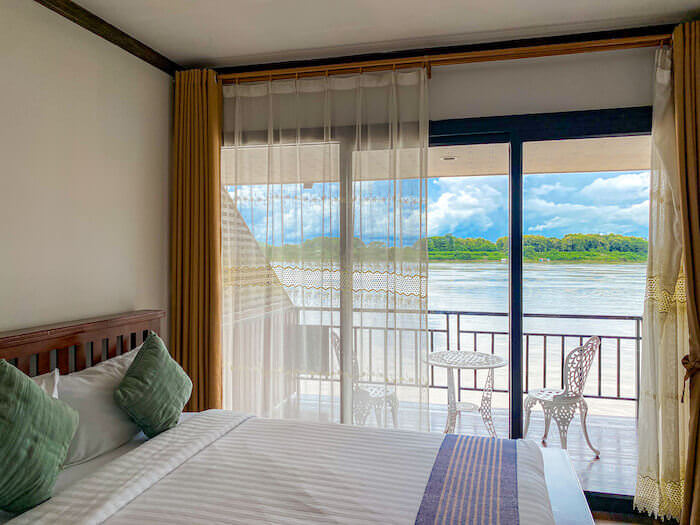 リバーサイド チェンカーン リゾート（Riverside Chiangkhan Resort）プレミアムリバーデラックス（Premium River Deluxe）のバルコニーから見えるメコン川１
