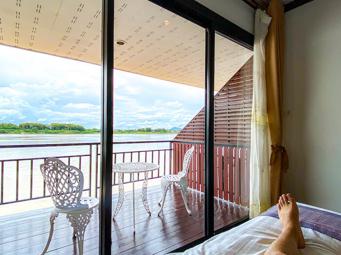 リバーサイド チェンカーン リゾート（Riverside Chiangkhan Resort）プレミアムリバーデラックス（Premium River Deluxe）のバルコニーから見えるメコン川２