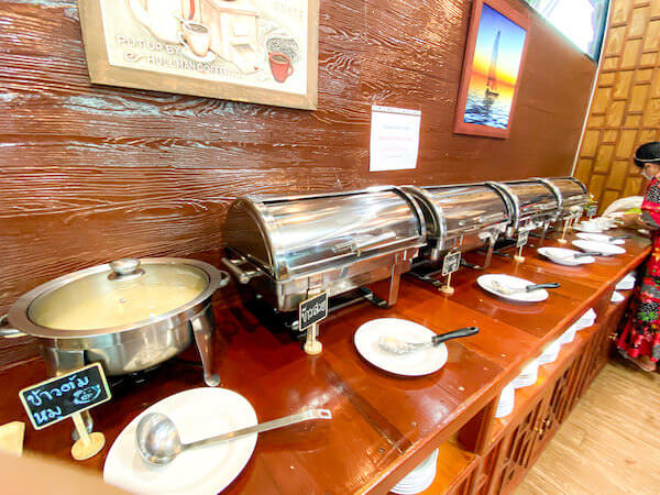 リバーサイド チェンカーン リゾート（Riverside Chiangkhan Resort）の朝食ビュッフェ１