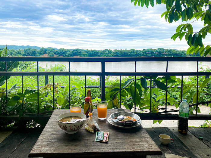スネタ ホステル チェンカーン（Suneta Hostel Chiangkhan）のデラックス ダブル リバービュー（バルコニー付き）（Deluxe Double River View With Balcony）５