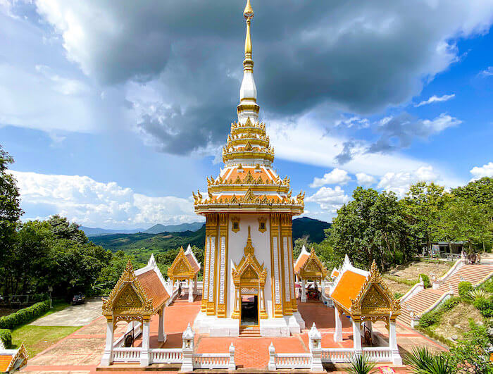 ワット プラ プッタバート プー クワーイ グン（Wat Pra Putthabat Phu Kwai Ngoen）