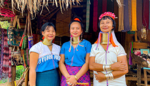 チェンライにある首長族の村を訪問。5つの少数民族が暮らす観光村。
