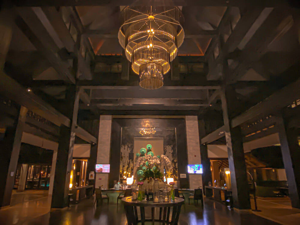ル メリディアン チェンライ リゾート（Le Meridien Chiang Rai Resort）のレセプションロビー