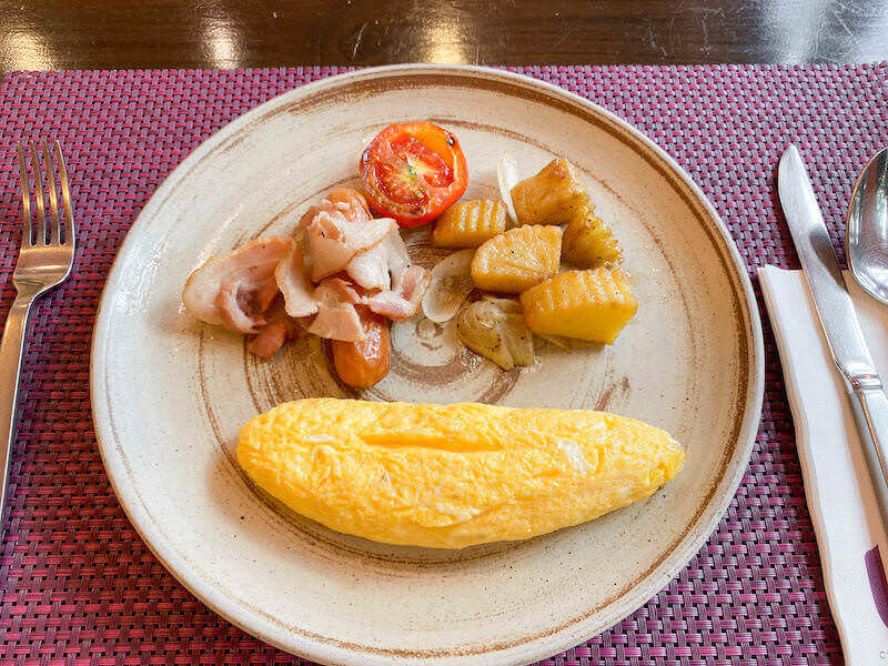 U チェンマイ（U Chiang Mai）で食べた朝食のオムレツ
